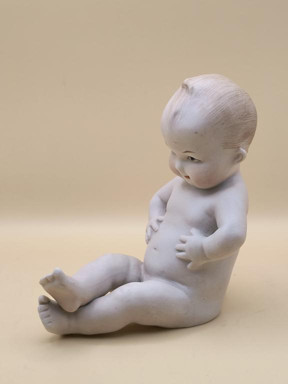 Figurka porcelanowa bobasa – „PIANO BABY”, Gebrüder Heubach (Bracia Heubach)