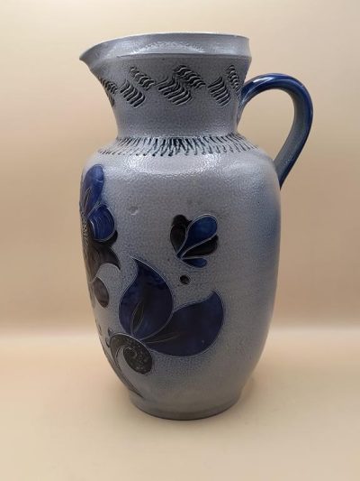Ceramiczny dzbanek z kwiatem, Niemcy
