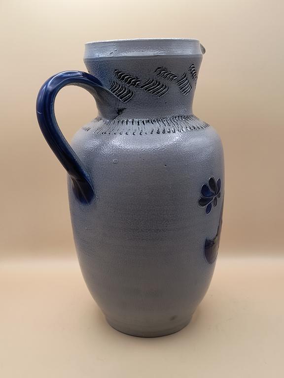 Ceramiczny dzbanek z kwiatem, Niemcy