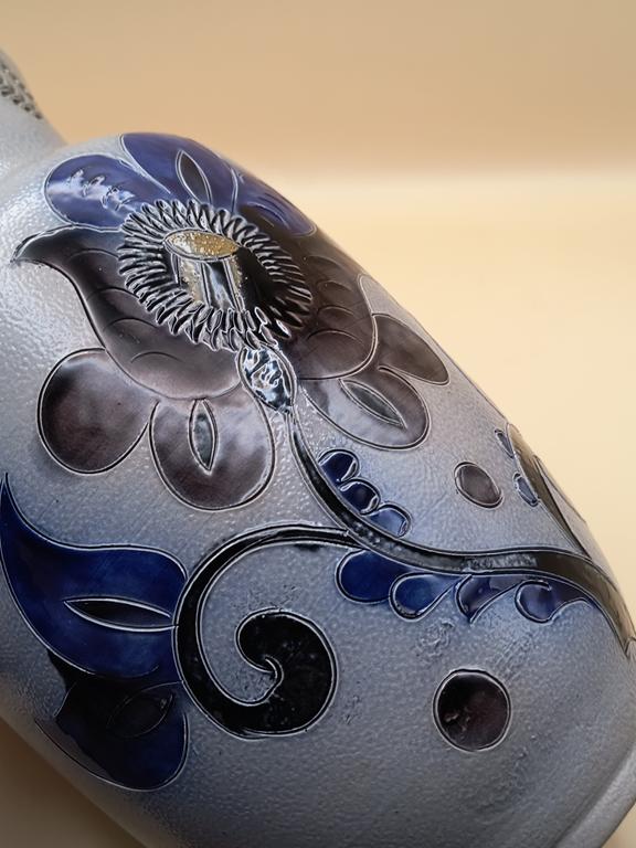 Ceramiczny dzbanek z kwiatem, Niemcy