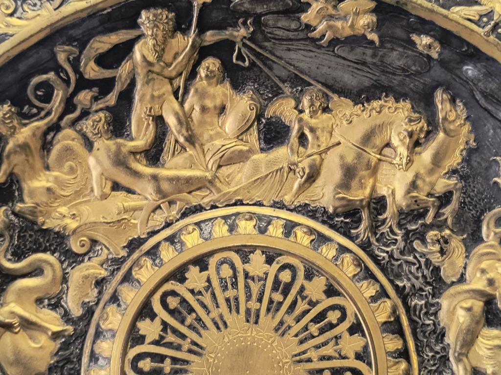 Talerz naścienny, misa z mitologicznymi zdobieniami - XIX w.