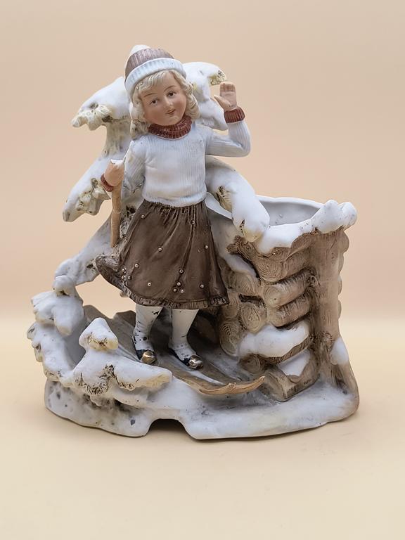 Figurka porcelanowa - dziewczynka
