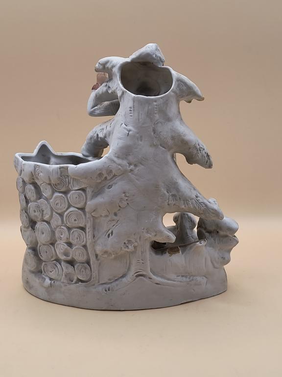 Figurka porcelanowa - dziewczynka