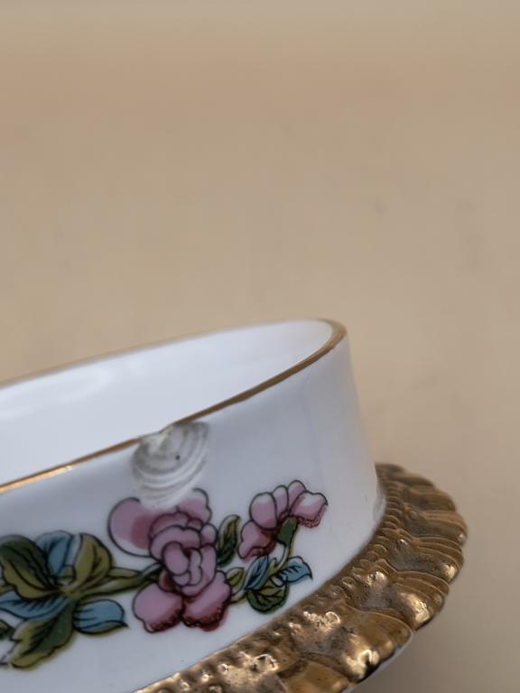Puzderko porcelanowe, Anglia