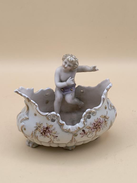 Figurka porcelanowa - okres międzywojenny