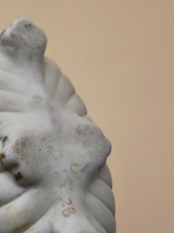 Figurka porcelanowa - okres międzywojenny