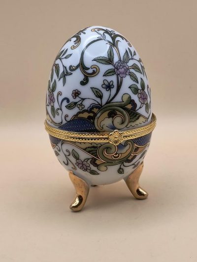 Porcelanowe puzderko/szkatułka – jajo