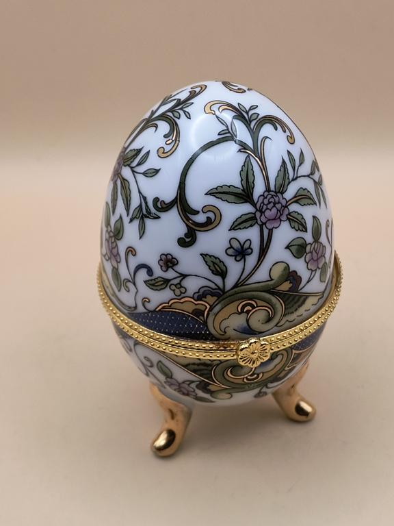 Porcelanowe puzderko/szkatułka – jajo