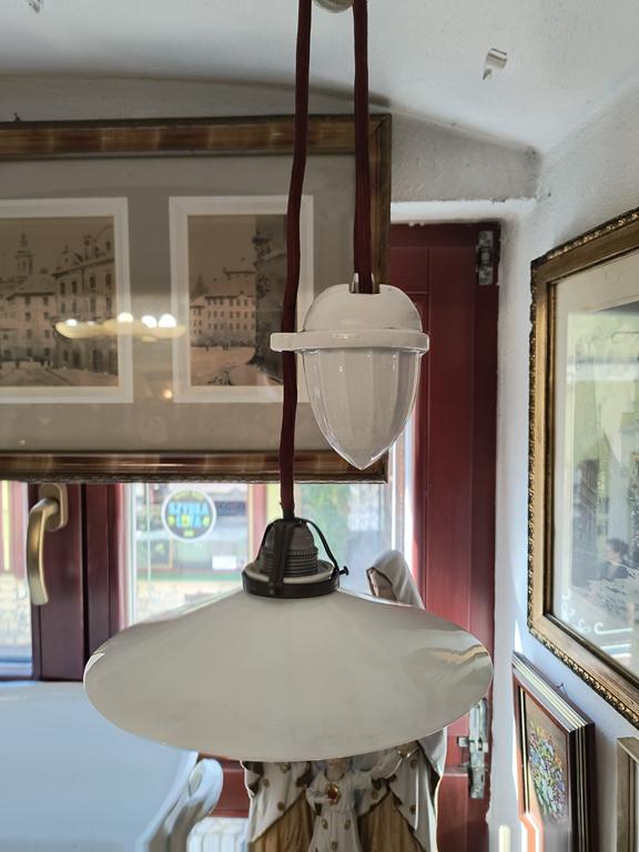 Przedwojenna lampa porcelanowa z wagą