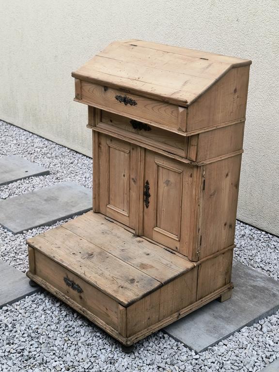 Klęcznik ze schowkami - XIX w.