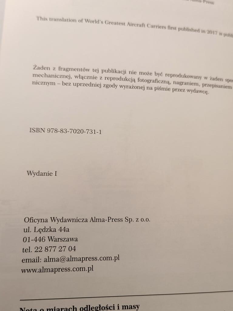 Książka "Najsłynniejsze lotniskowce. Ilustrowana historia" David Ross, 2017 r.