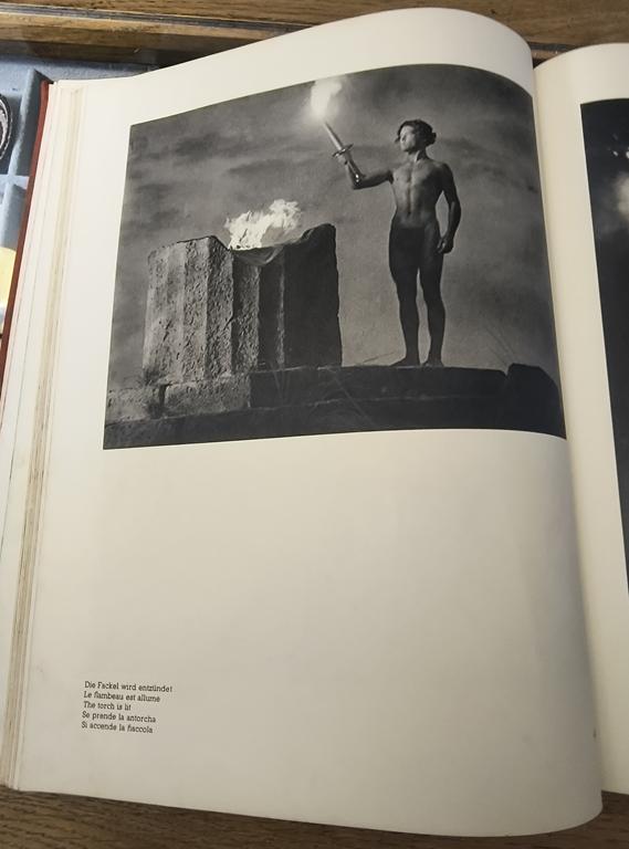 Książka w j. niemieckim - Leni Riefenstahl "Schonheit im Olympischen Kampf" - Piękno w walce olimpijskiej, 1937 r.