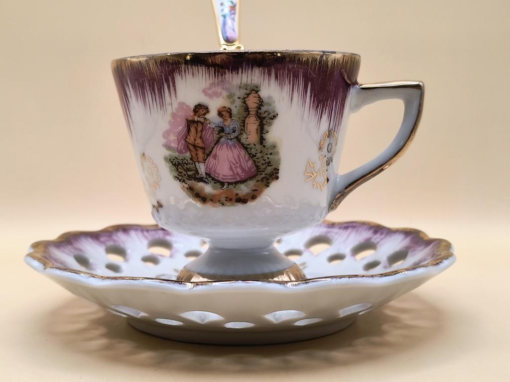 Filiżanka porcelanowa ze spodkiem i łyżeczką