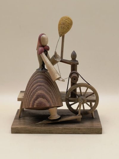 Zabawka drewniana - "Prządka" - Spółdzielnia Rzemieślnicza REFLEX, 1975 r.