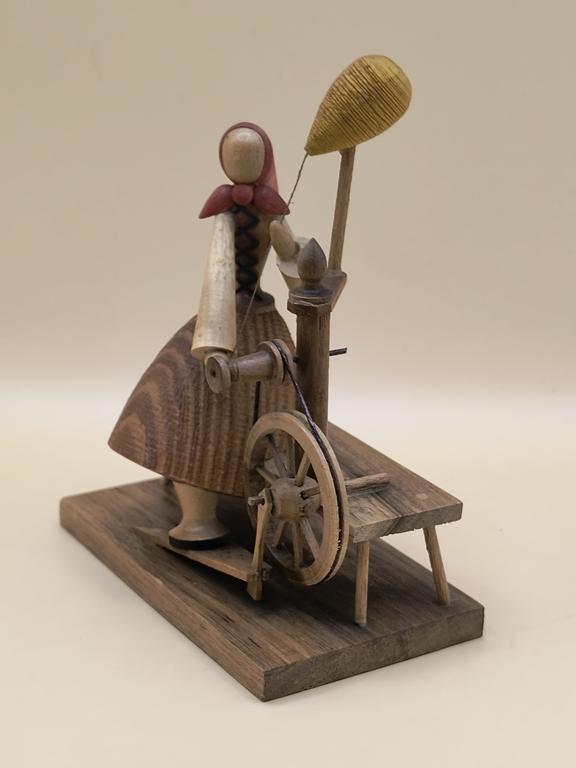 Zabawka drewniana - "Prządka" - Spółdzielnia Rzemieślnicza REFLEX, 1975 r.