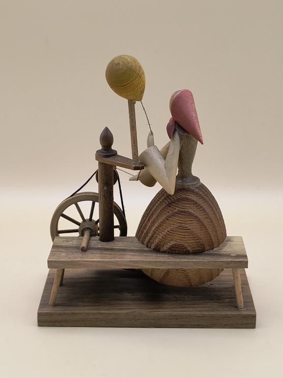 Zabawka drewniana - "Prządka" - Spółdzielnia Rzemieślnicza REFLEX, 1975 r.