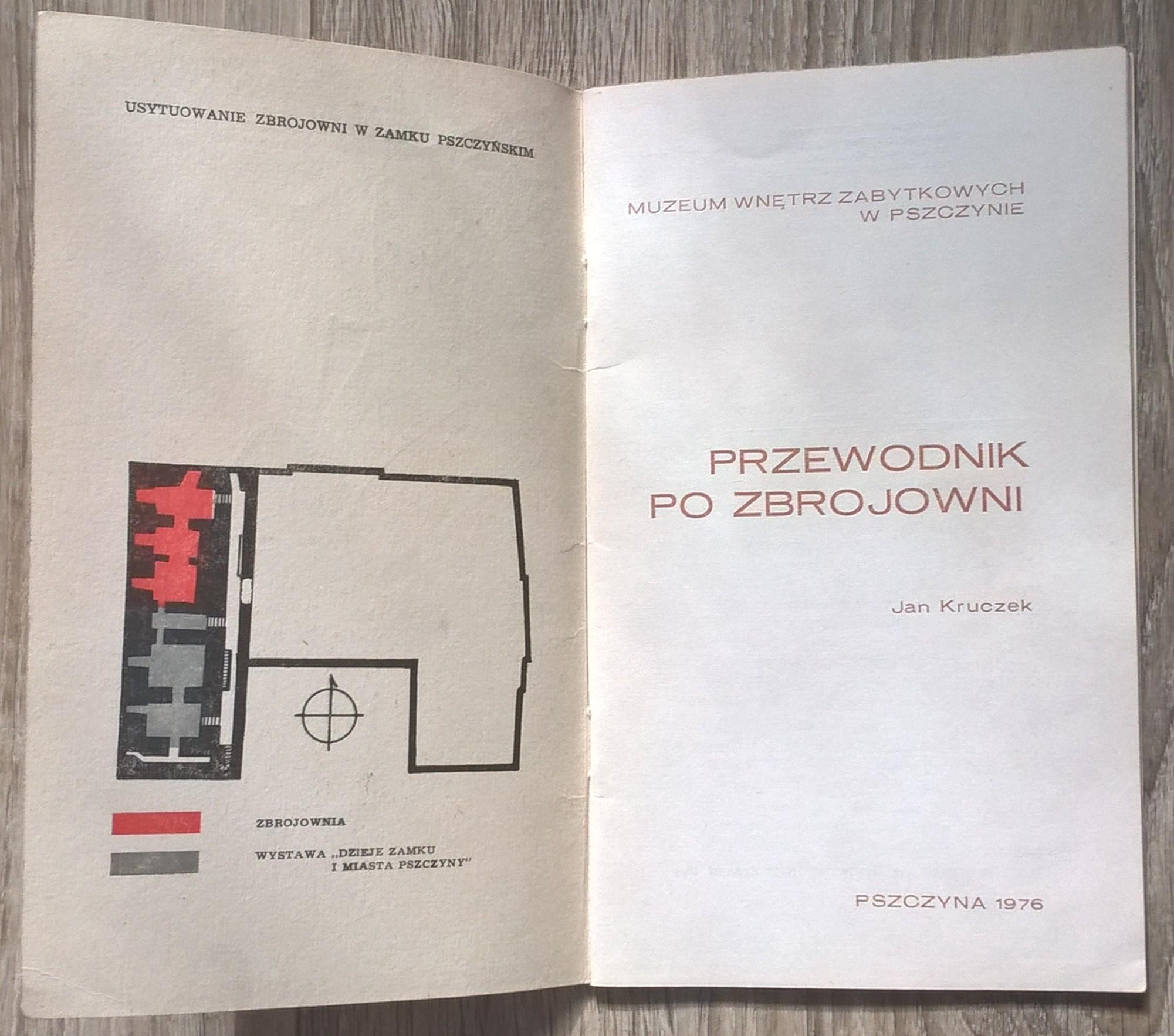 Książeczka "Muzeum Wnętrz Zabytkowych w Pszczynie - Przewodnik po Zbrojowni" Jan Kruczek, 1976 r