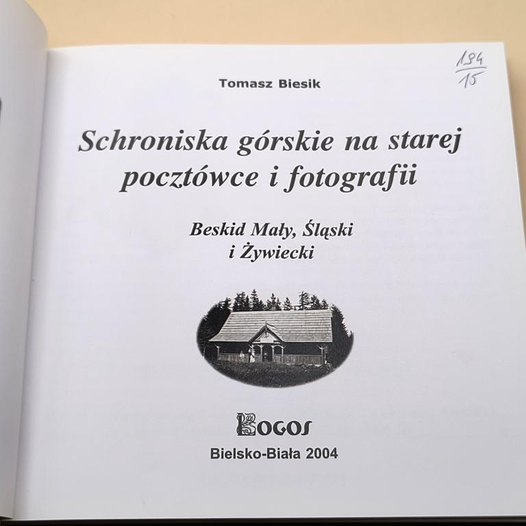 Książka "Schroniska górskie na starej pocztówce i fotografii. Beskid Mały, Śląski i Żywiecki" Tomasz Biesik, 2004 r.