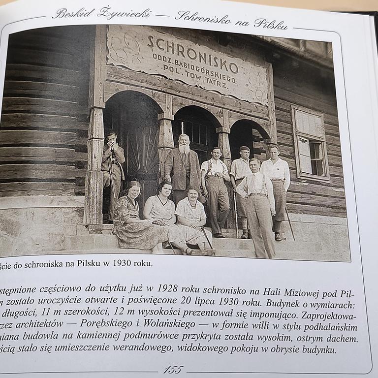 Książka "Schroniska górskie na starej pocztówce i fotografii. Beskid Mały, Śląski i Żywiecki" Tomasz Biesik, 2004 r.