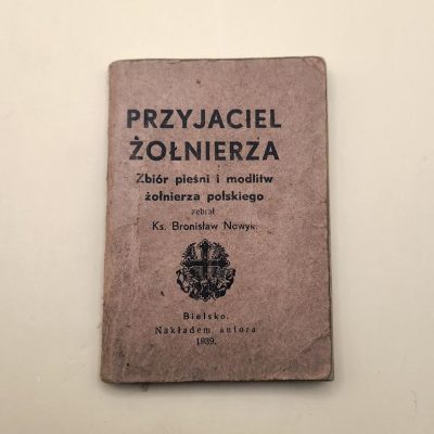 Książeczka "Przyjaciel żołnierza. Zbiór pieśni i modlitw żołnierza polskiego", 1939 r.