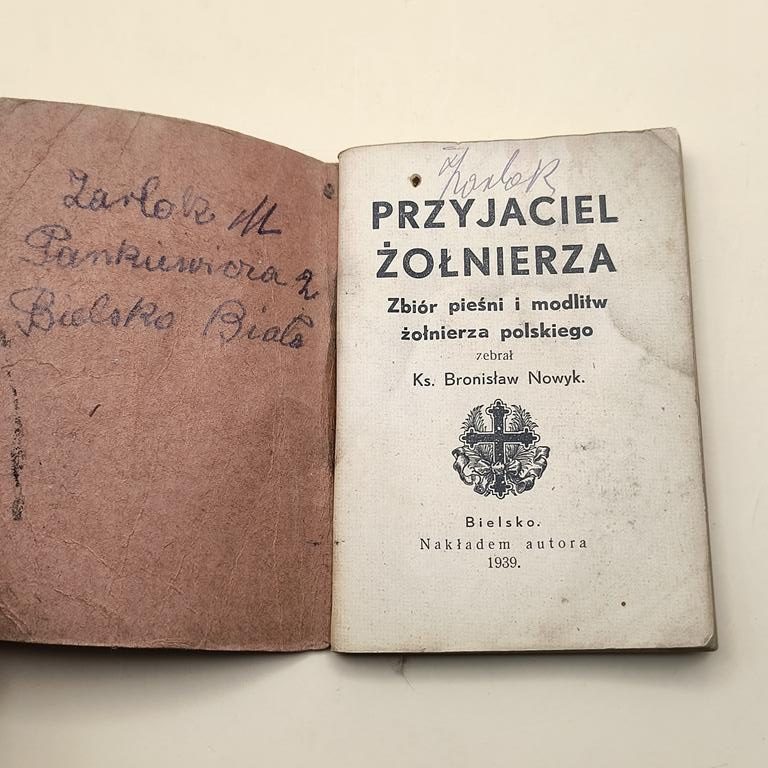 Książeczka "Przyjaciel żołnierza. Zbiór pieśni i modlitw żołnierza polskiego", 1939 r.