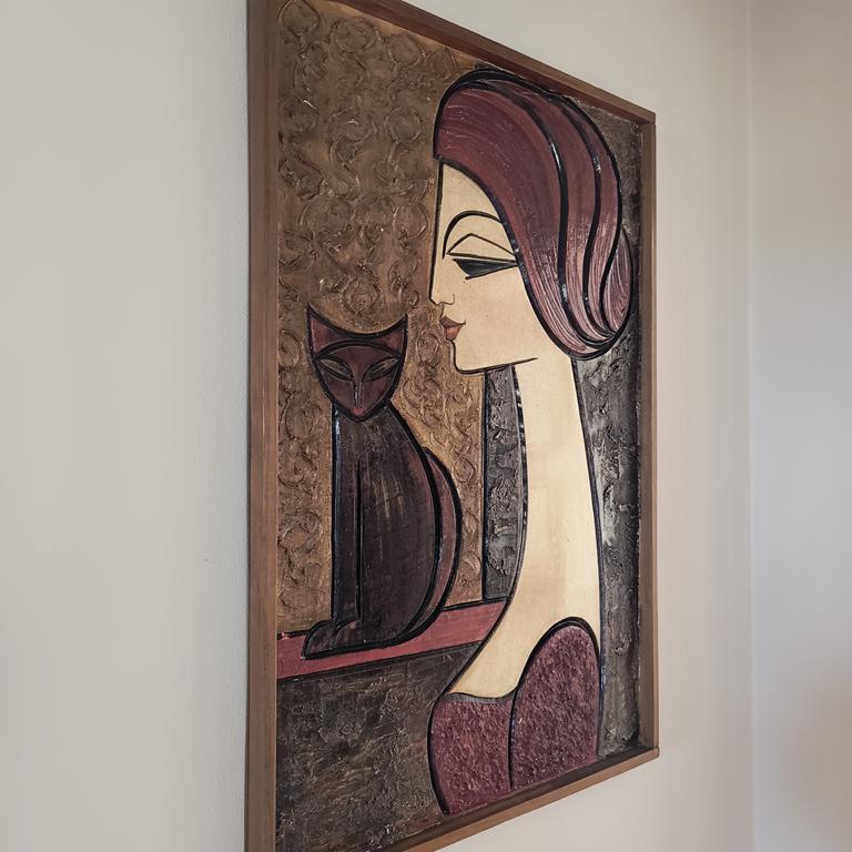 Płaskorzeźba ceramiczna, kobieta i kot - Irena Kasperkiewicz, lata 70-te