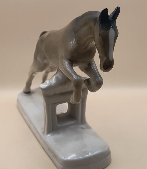 Figurka "Koń" - Zakłady Porcelany i Porcelitu Stołowego CHODZIEŻ