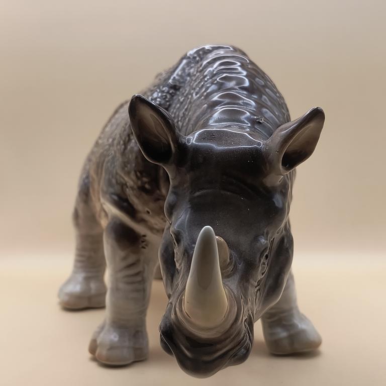 Porcelanowa figurka nosorożca - Cervit Cluj Napoca, Rumunia