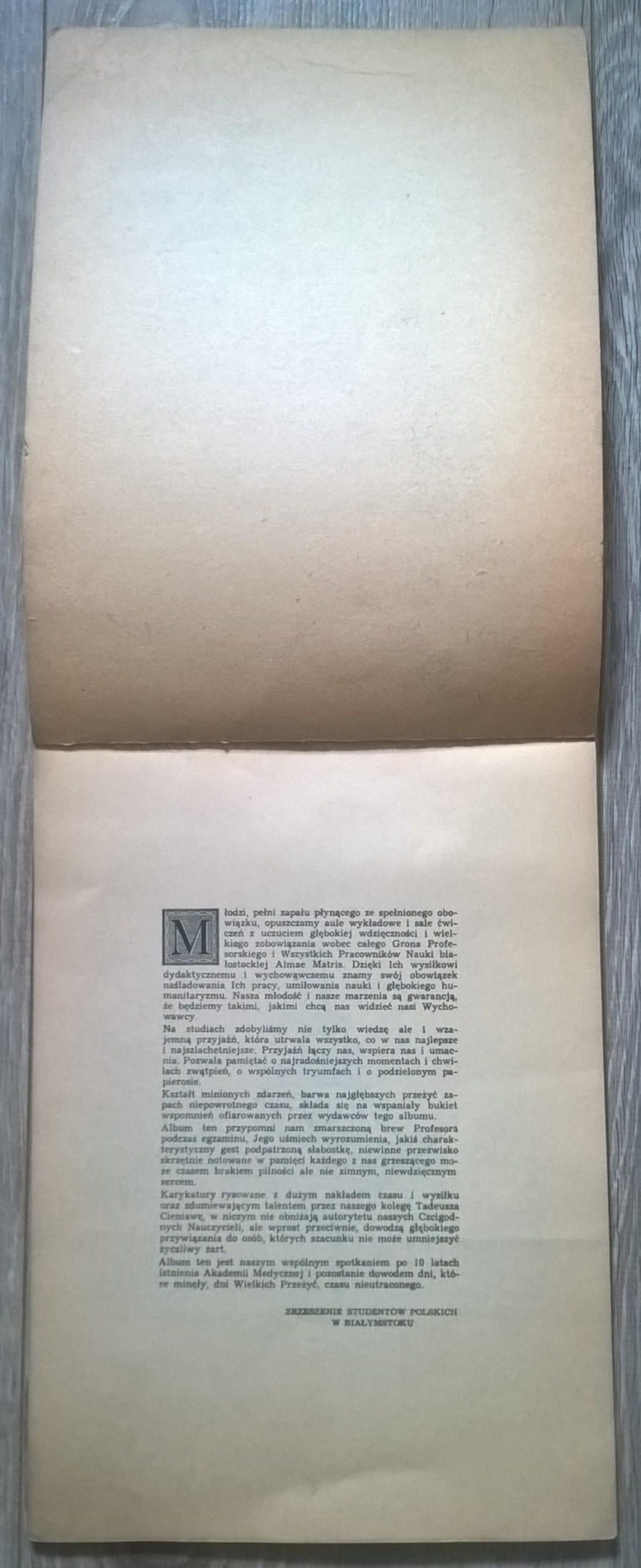 Książka - album "Profesorowie Akademii Medycznej w Białymstoku w rysunku Tadeusza Cieniawy, 1950-1960"- 1962 r.