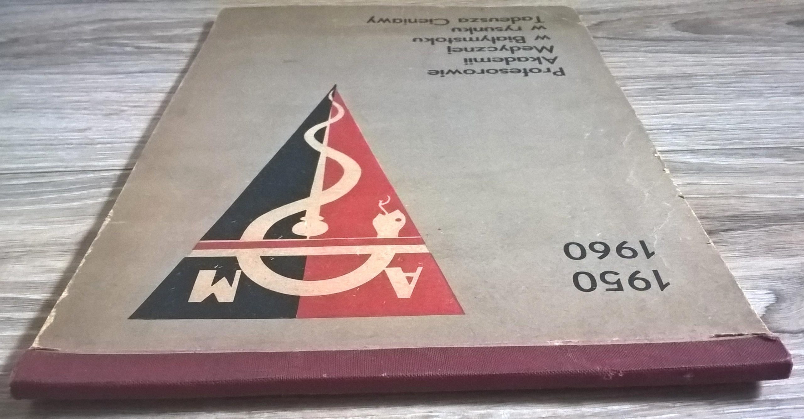 Książka - album "Profesorowie Akademii Medycznej w Białymstoku w rysunku Tadeusza Cieniawy, 1950-1960"- 1962 r.