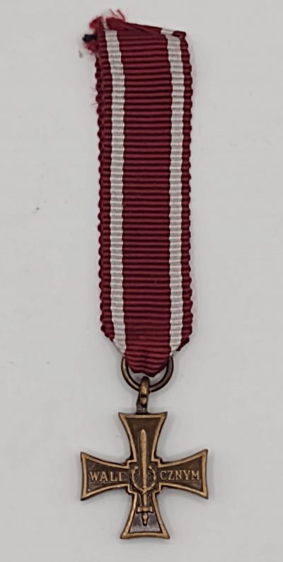 Medal - KRZYŻ WALECZNYM 1944 - miniaturka