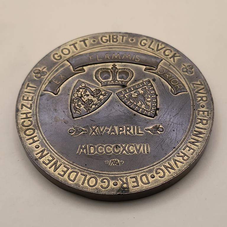 XIX-wieczny niemiecki medal pamiątkowy wybity z okazji złotych godów księcia Hugona zu Hohenlohe-Öhringen  1897