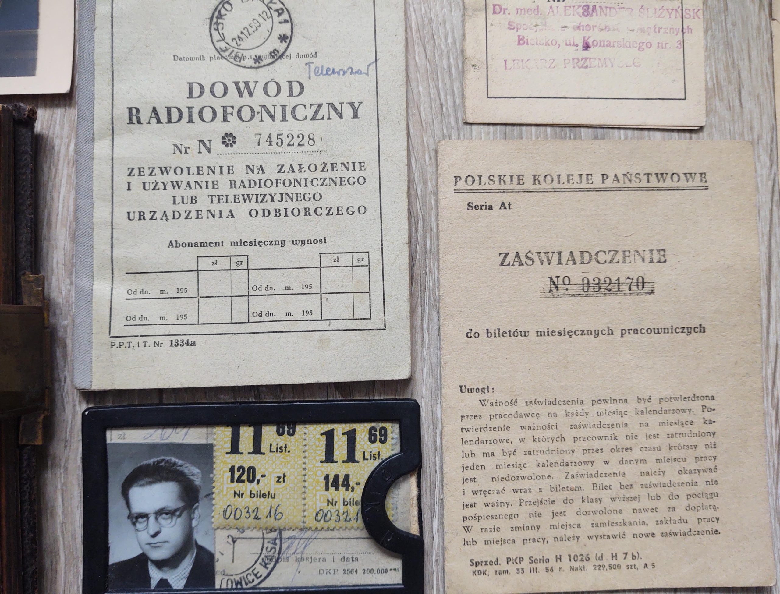 Zestaw zdjęć i dokumentów po lekarzu Aleksandrze Śliżyńskim
