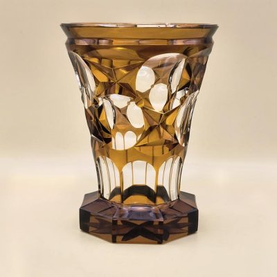 Miodowy wazon ze szlifowanego szkła - Art Deco