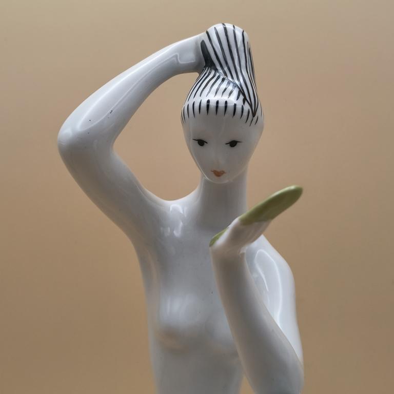 Figurka porcelanowa – kobieta - ZSOLNAY, Węgry