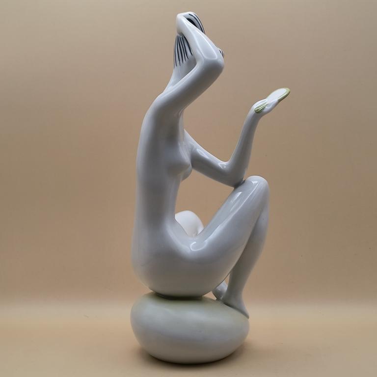 Figurka porcelanowa – kobieta - ZSOLNAY, Węgry