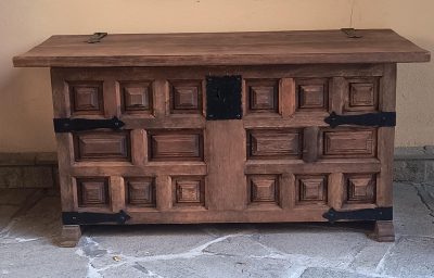 Stara skrzynia drewniana