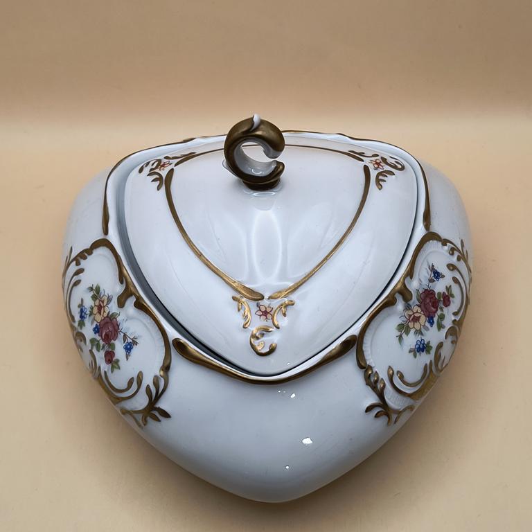 Bomboniera porcelanowa,szkatuła Bogucice