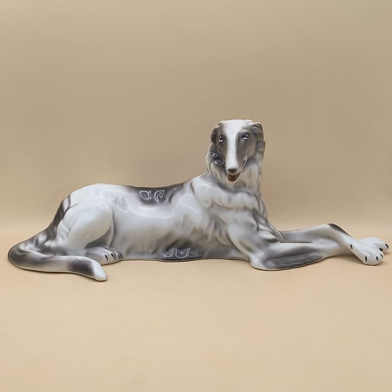 Figurka porcelanowa "Chart leżący"-Wałbrzych