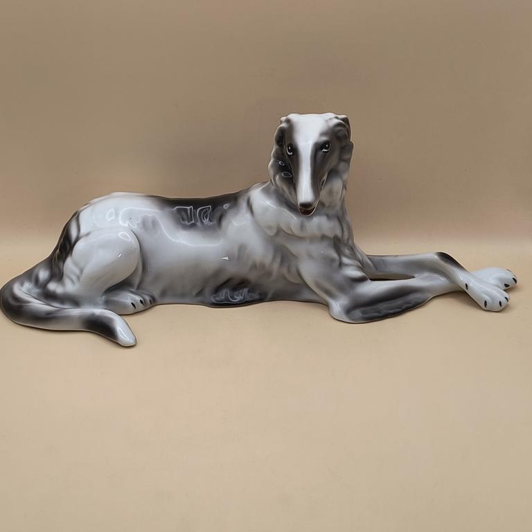 Figurka porcelanowa "Chart leżący"-Wałbrzych