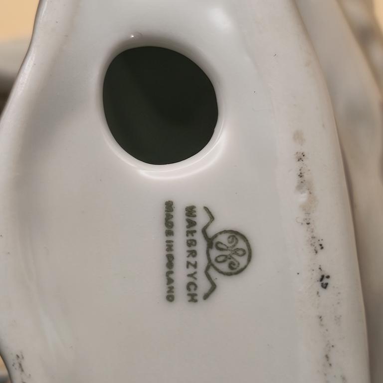 Figurka porcelanowa "Chart leżący"-Wałbrzych