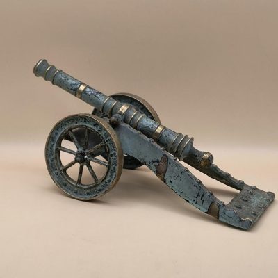 Replika historycznej armaty polowej