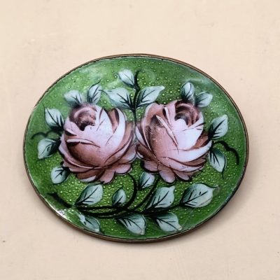Stara broszka emaliowana - motyw kwiatowy