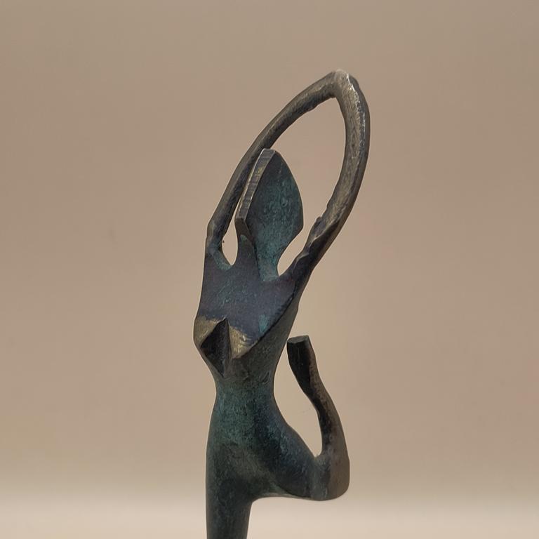 Modernistyczna figurka baletnicy