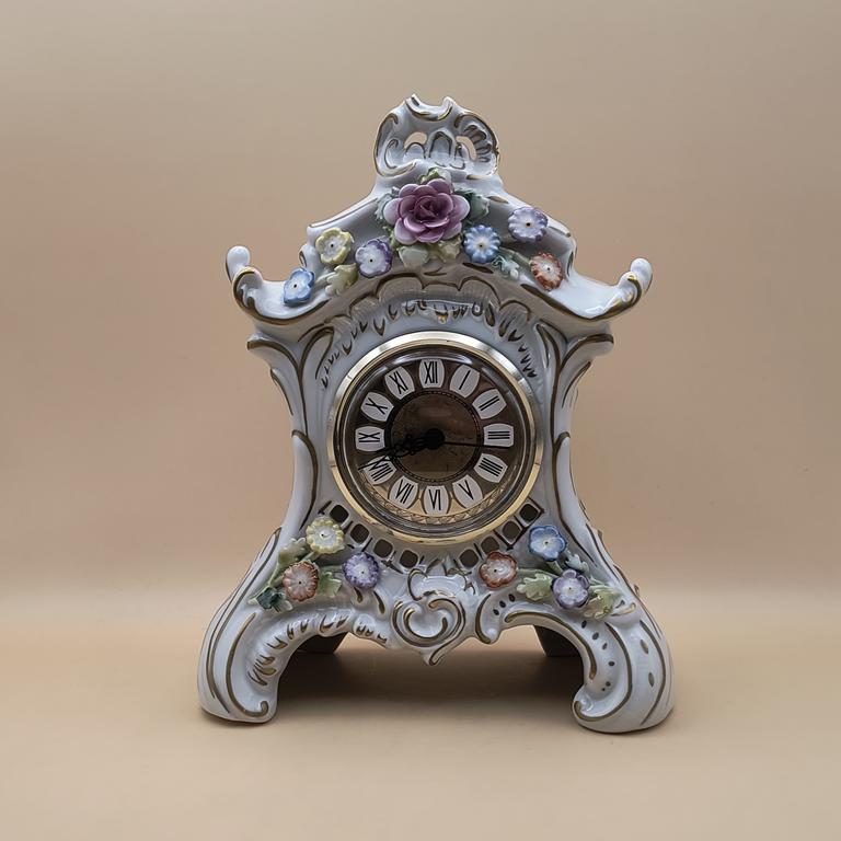 Porcelanowy zegar  PMP Plaue