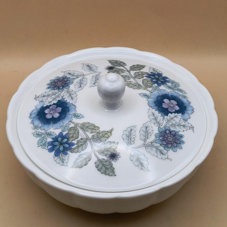 Porcelanowe puzderko-cukiernica Wedgwood