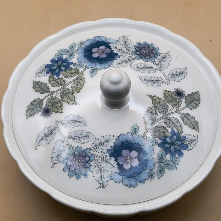 Porcelanowe puzderko-cukiernica Wedgwood