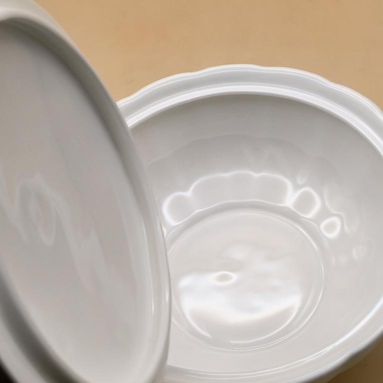 Porcelanowe puzderko-cukiernica Wedgwood